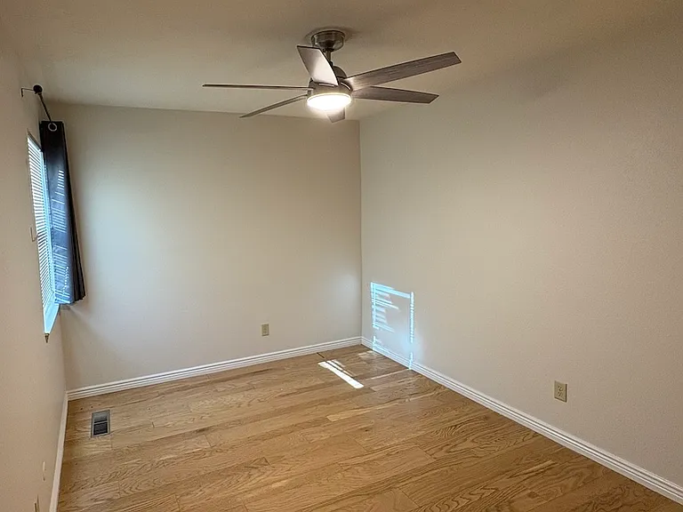 408 Marquette Ave NE — Photo 9