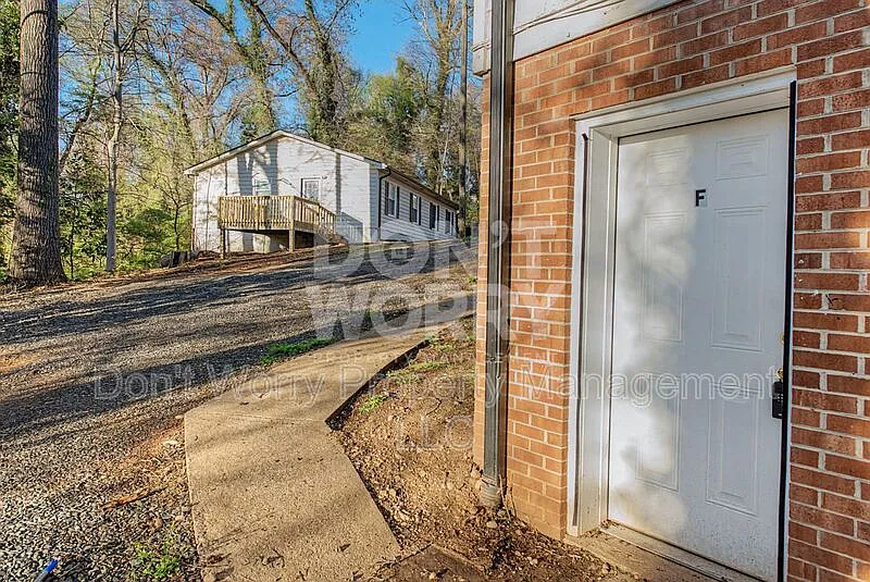 Building Photo - 615 Dumaine St #F