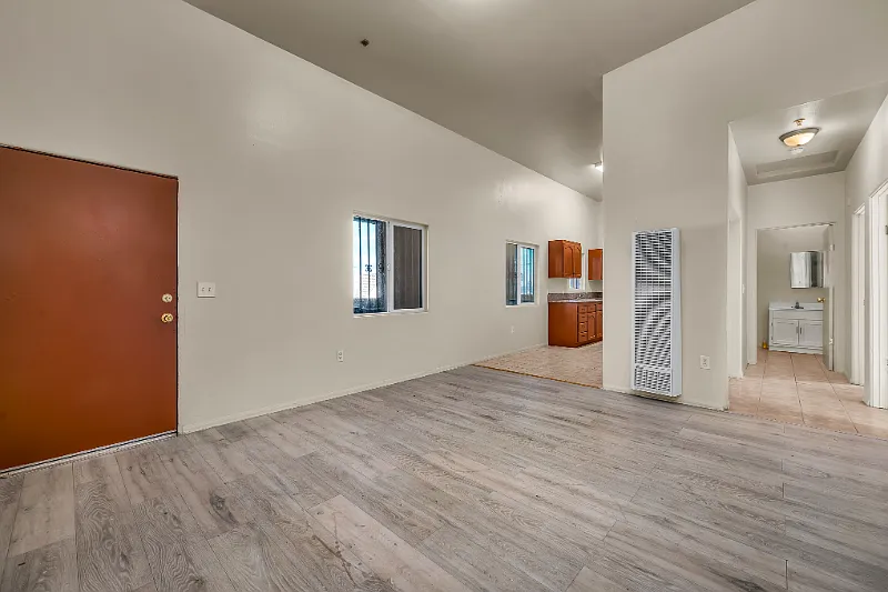 5 bed, 1900 sqft, $3,900 — Photo 4