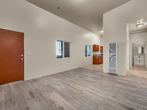 4th image of 5869 S Figueroa St #D