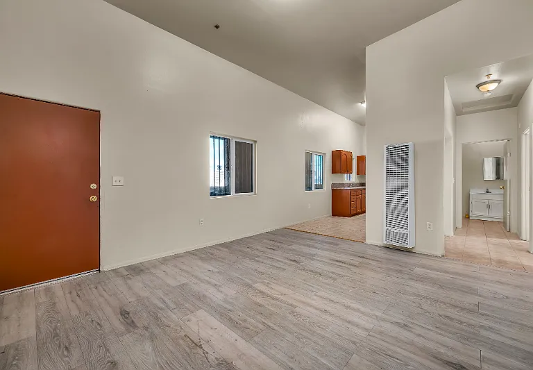 5869 S Figueroa St #D — Photo 2
