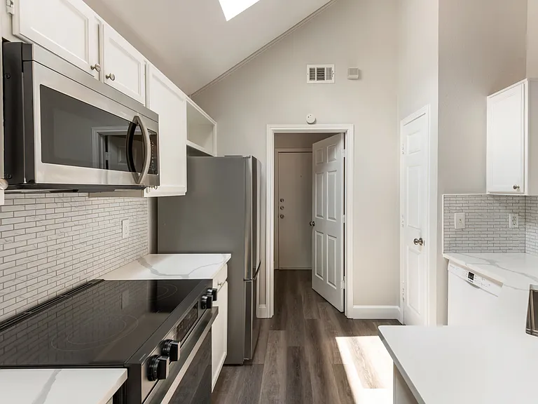 2212 Lakeshore Dr — Photo 11