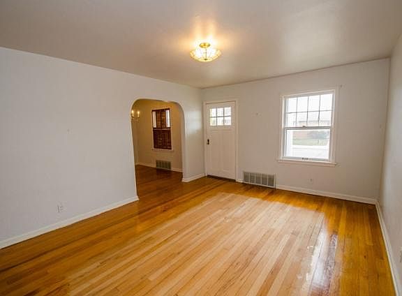 2nd image of 544 W 10th St