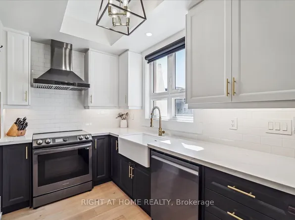 105 Kayla Cres #14, Vaughan, ON L6A 4W3