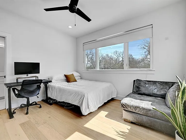 2812 E 4th St #2 — Photo 17