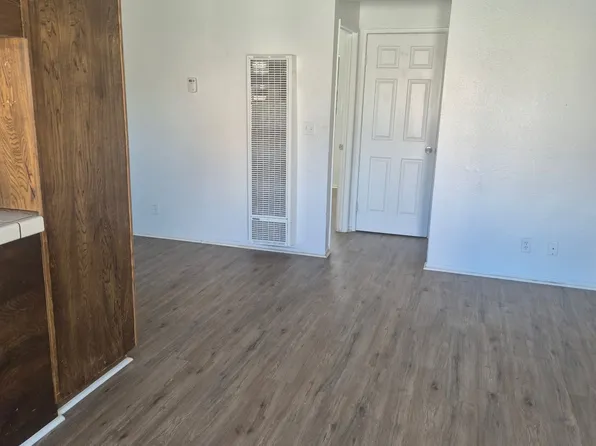 15430 Meyer Rd APT 4, Mojave, CA 93501
