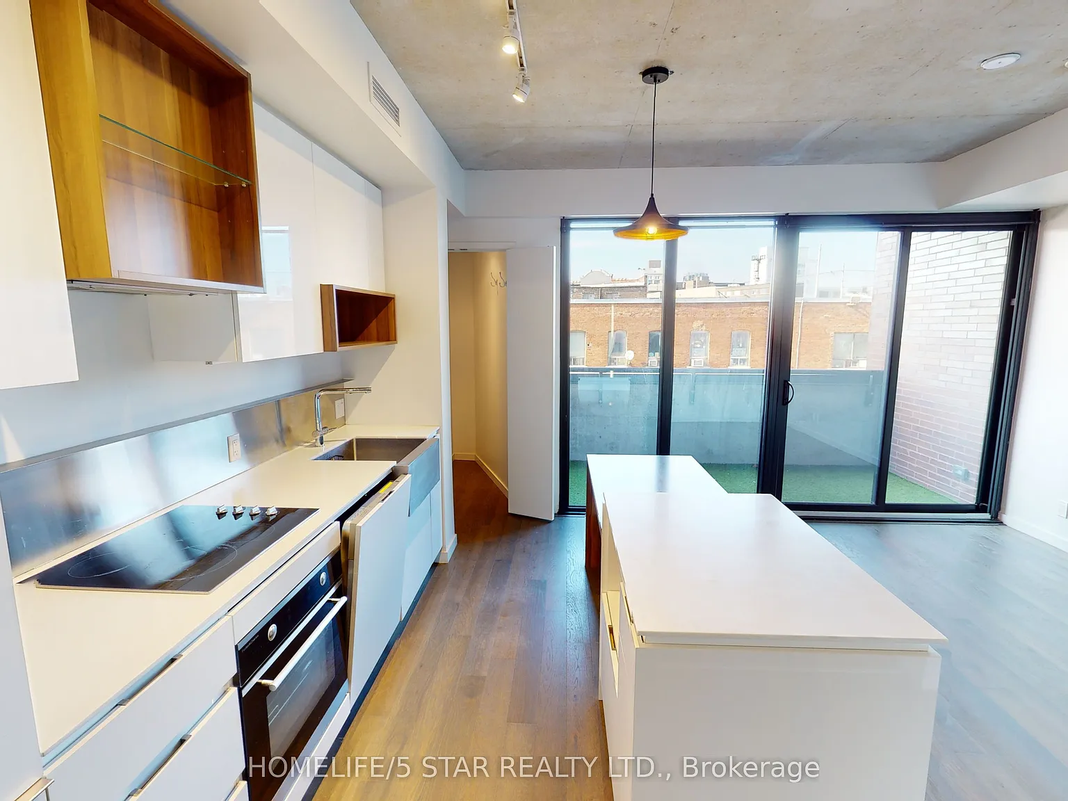 383 Sorauren Ave — Photo 2
