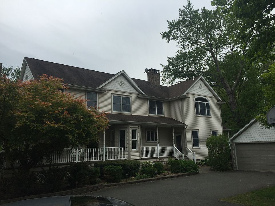 2nd image of 275 Newtown Rd