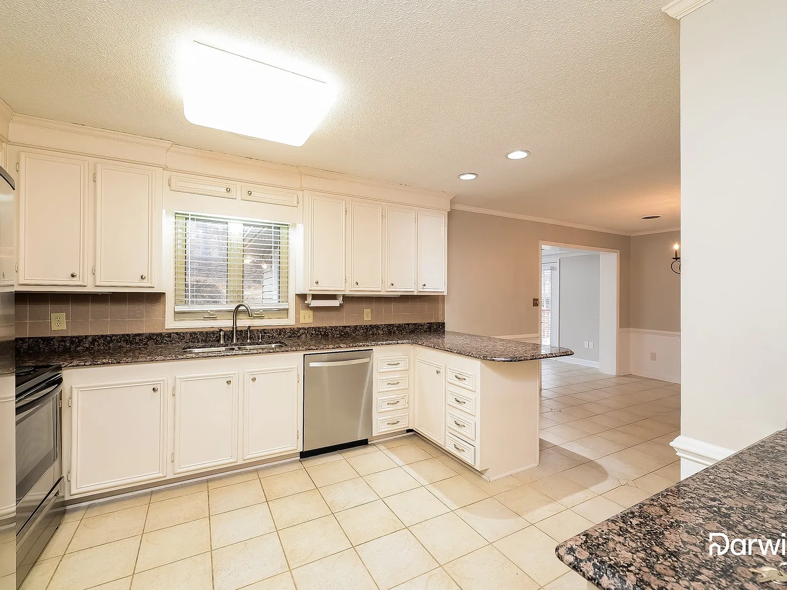 3 bed, 2.0 bath, 2133 sqft, $2,260 — Photo 3