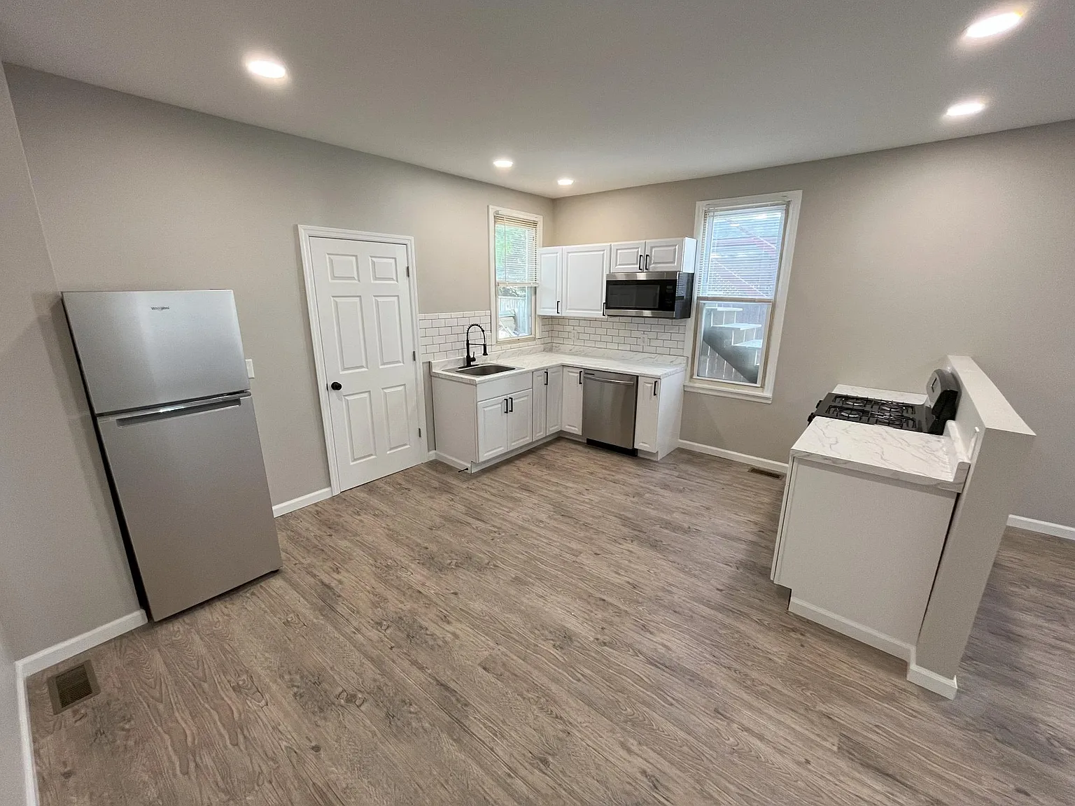 1 bed, 750 sqft, $1,249 — Photo 2