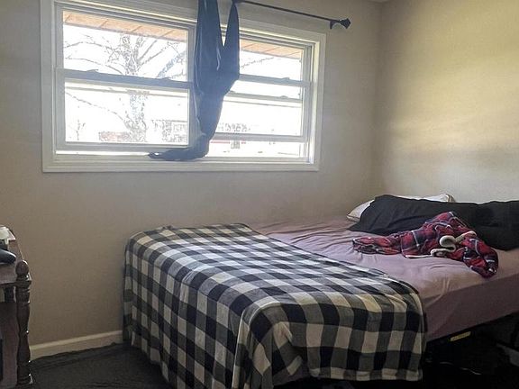 3rd image of 2702 Loraine AVENUE
