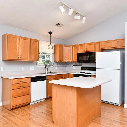 1925 Country Apple Ct — Photo 8