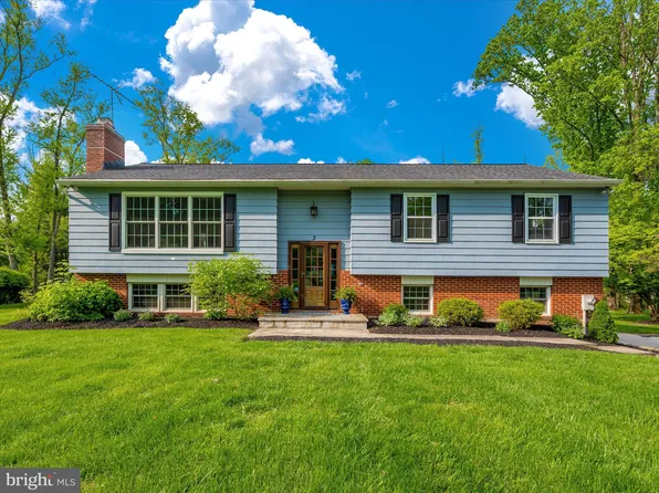 3 Doe Ct, Phoenix, MD 21131