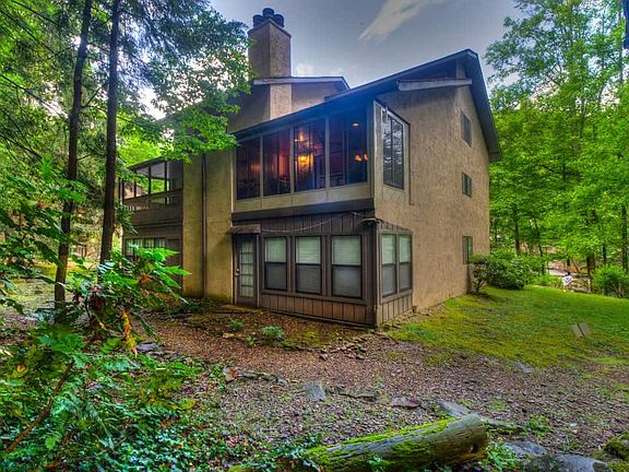 Rear View of enclosed deck
