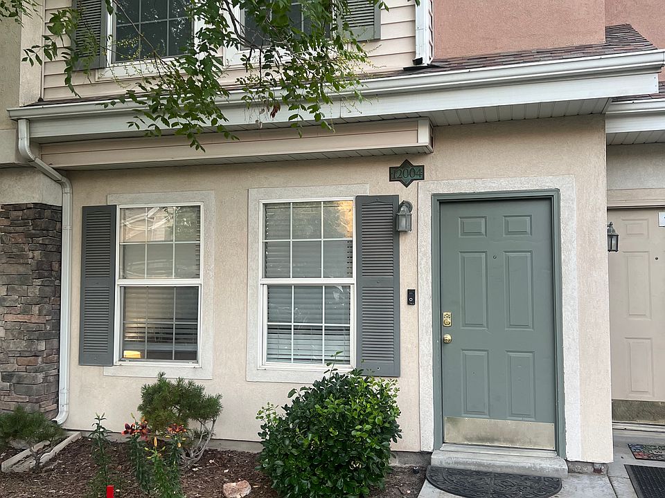 Entrance. Doorbell with video available. Keypad entry updated since photo.
