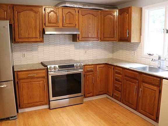 5th image of 580 Lake St #0