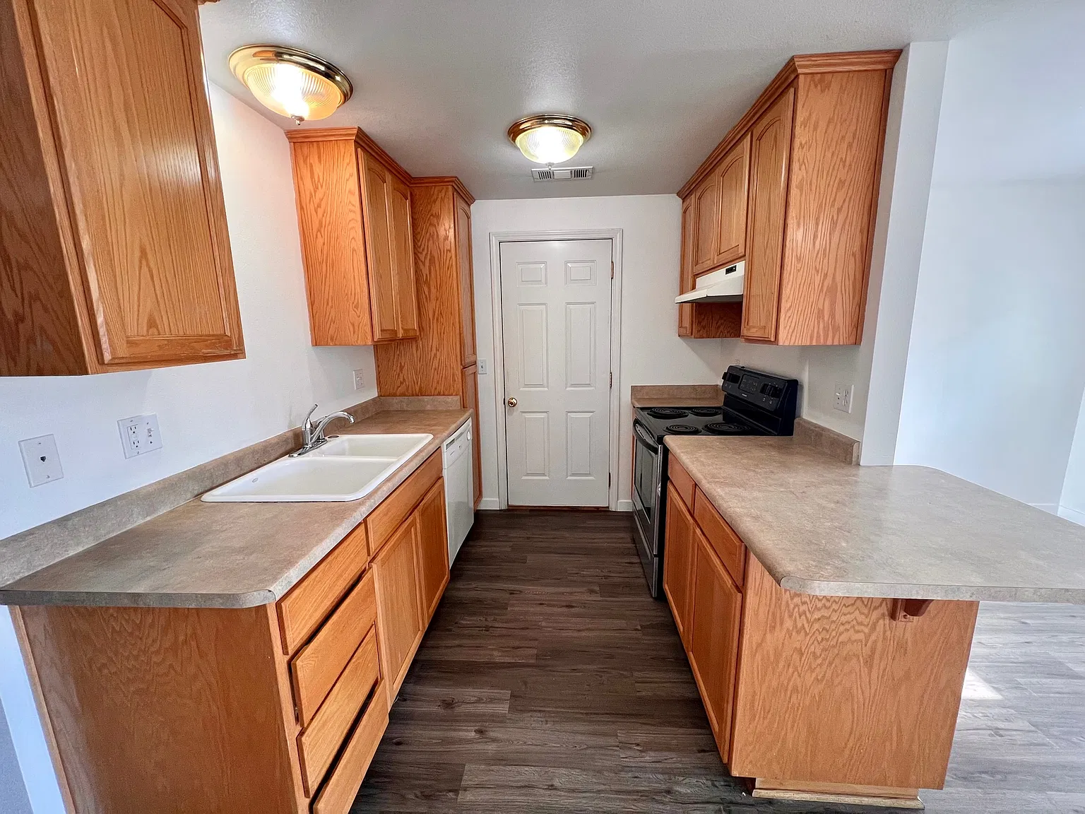 2 bed, 1100 sqft, $1,695 — Photo 3