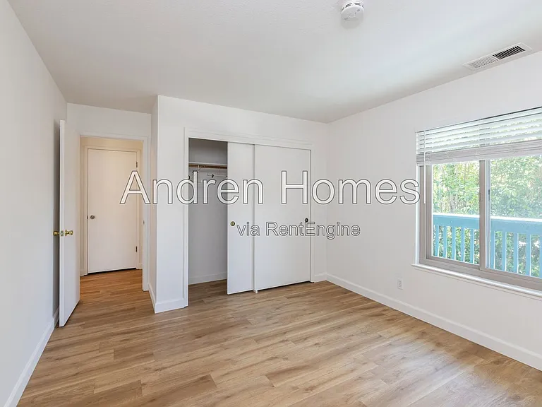 713 Frederick St — Photo 8