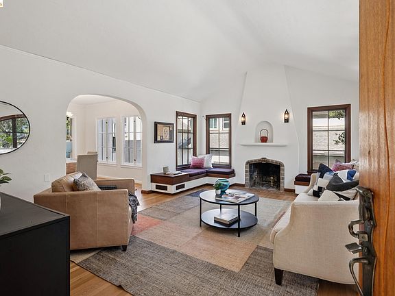 4th image of 2558 Hilgard Ave