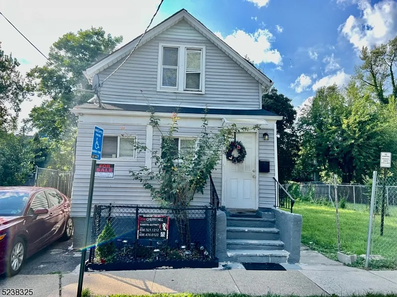 195 Central Pl photo 1