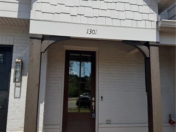 1301 Parker Pl, Auburn, AL 36832