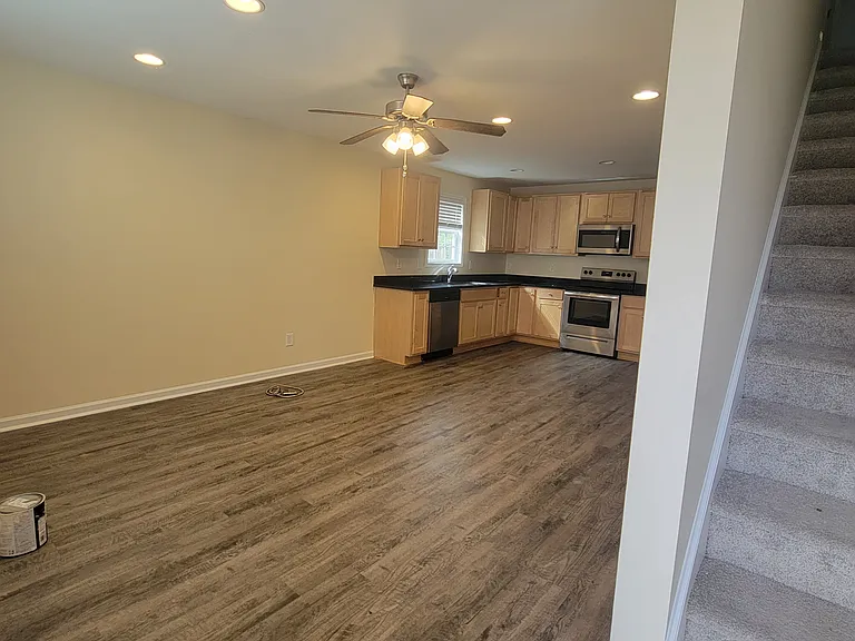 2742 Mayfair Ave — Photo 4