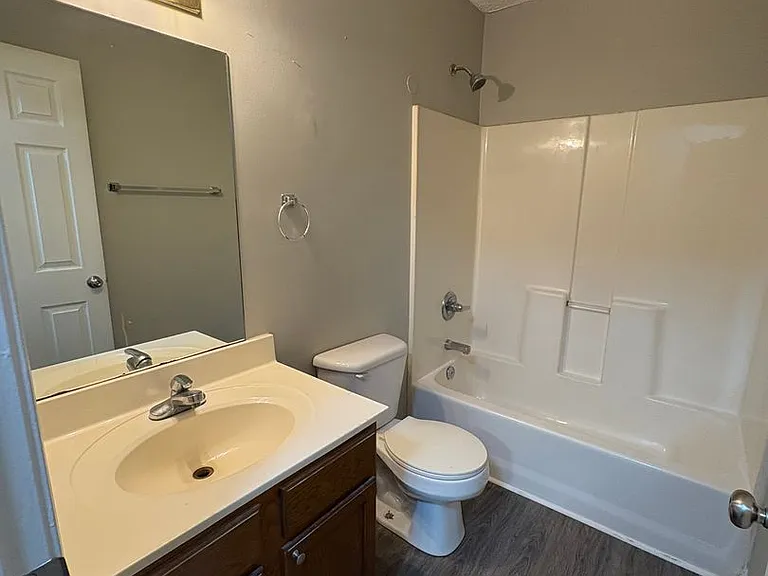 543 N Maple St — Photo 4