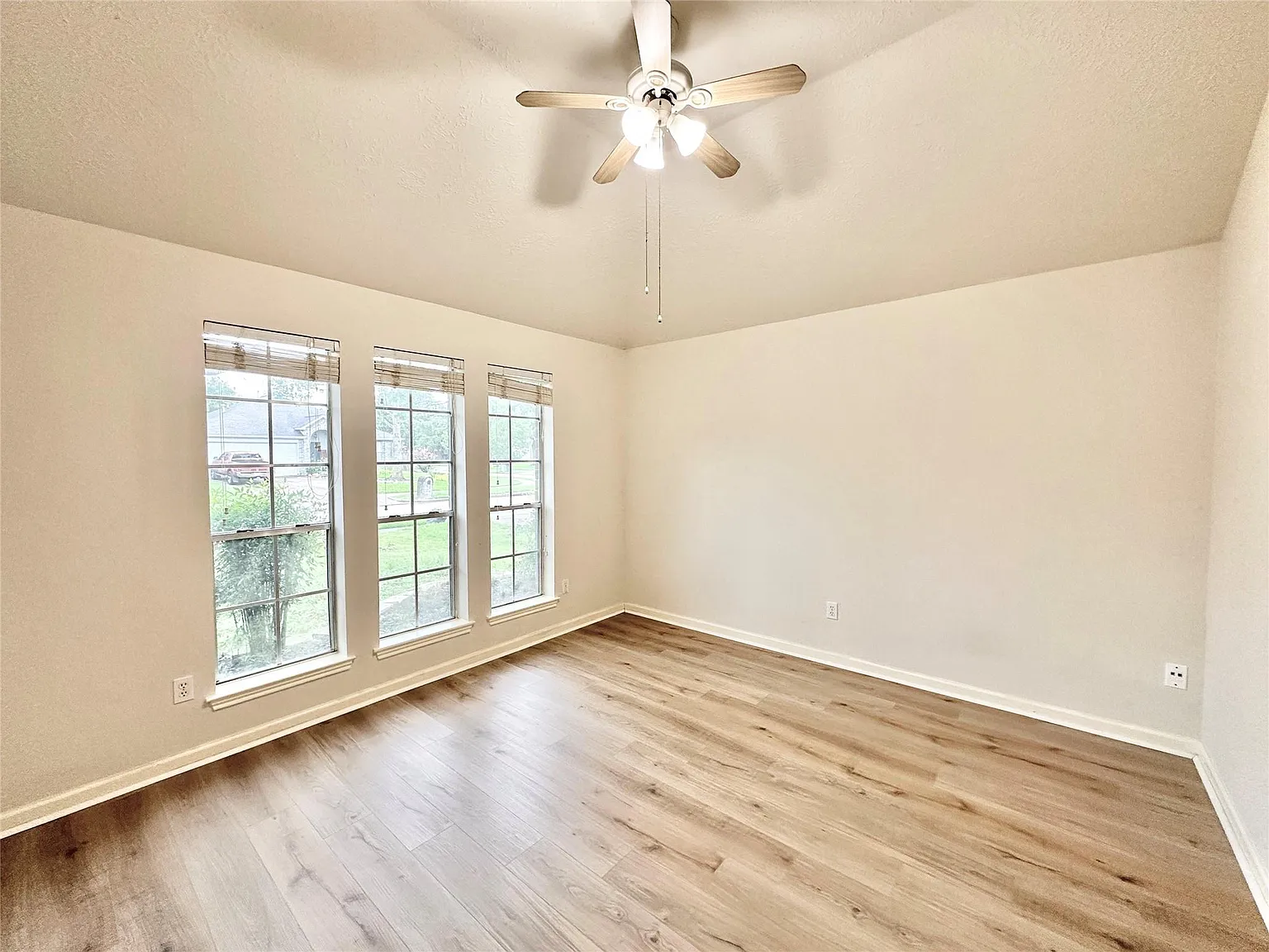 3 bed, 2.0 bath, 1944 sqft, $1,850 — Photo 4