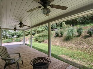 21 Wellington Dr, Asheville, NC 28804