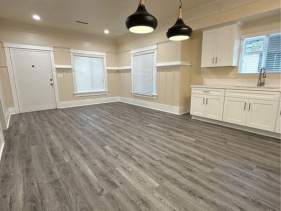 3rd image of 240 W 54th St
