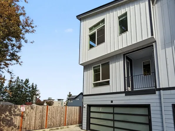 922 N 200th St, Seattle, WA 98133