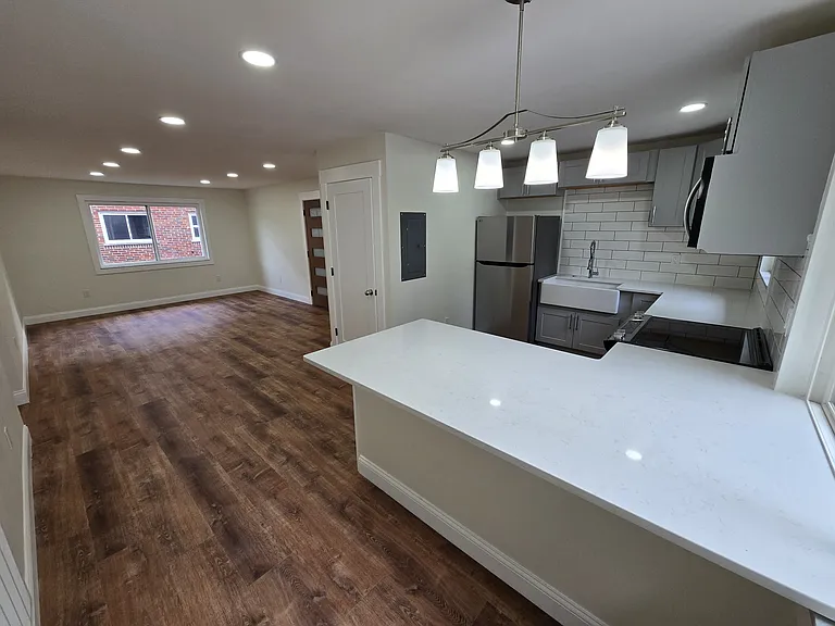 6305 Englewood Ave #1 — Photo 15