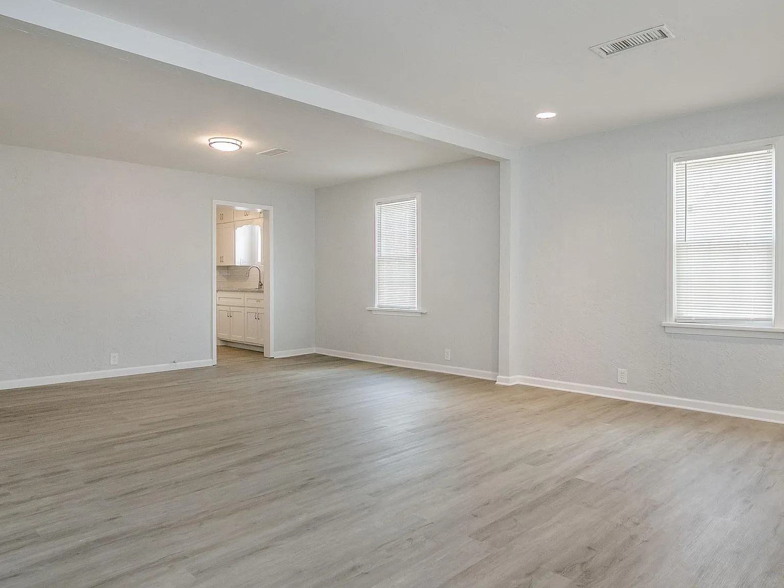 3 bed, 1257 sqft, $1,500 — Photo 2