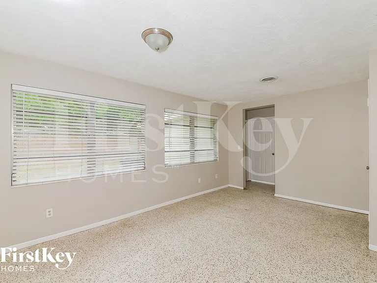4516 56th St W — Photo 2