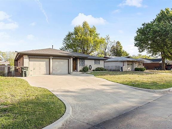 2nd image of 4749 Woodview Dr