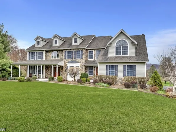 2 Elaine Ct, Washington Twp., NJ 07830
