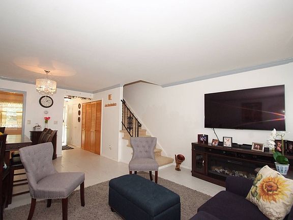 4th image of 130 Glenwood Ave #305
