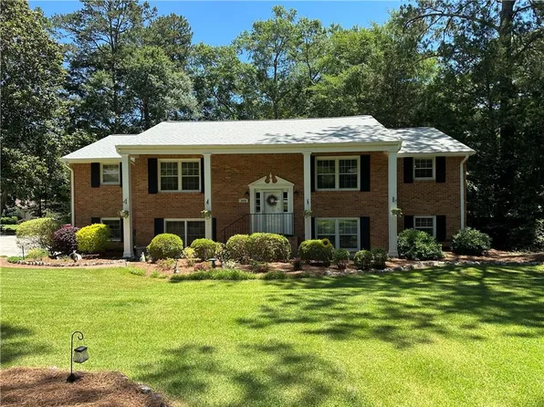 2039 Monterey Dr, Conyers, GA 30012