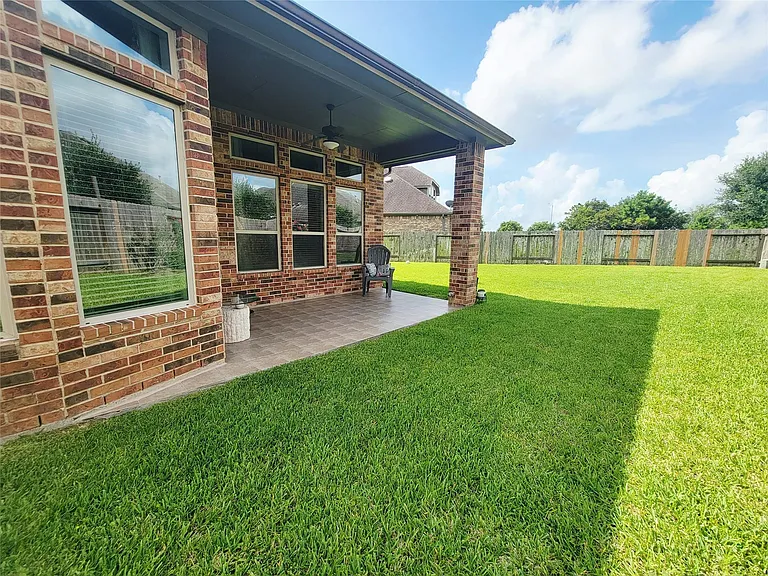 1910 Garden Bay Ct — Photo 2
