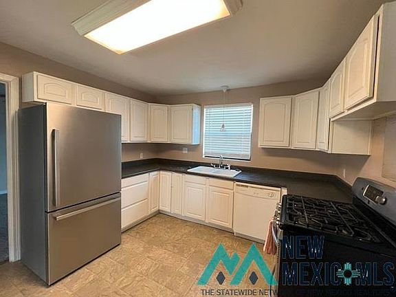 3rd image of 533 W 14th St
