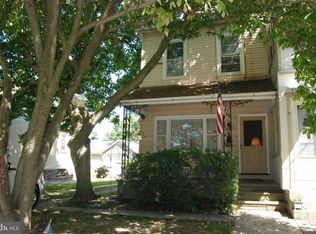 17 S Woodlawn Ave, Aldan, PA 19018