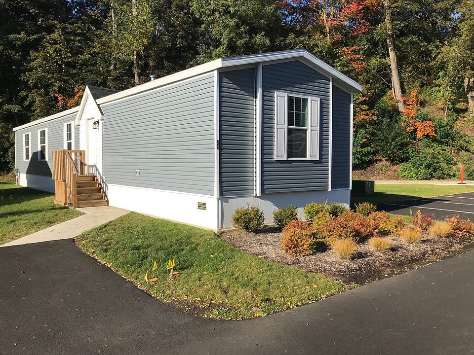 1st image of 26 Leeward Ln