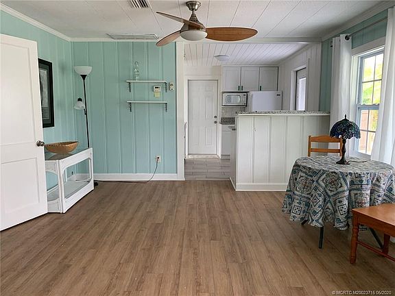 5th image of 2402 NE Pine Ave