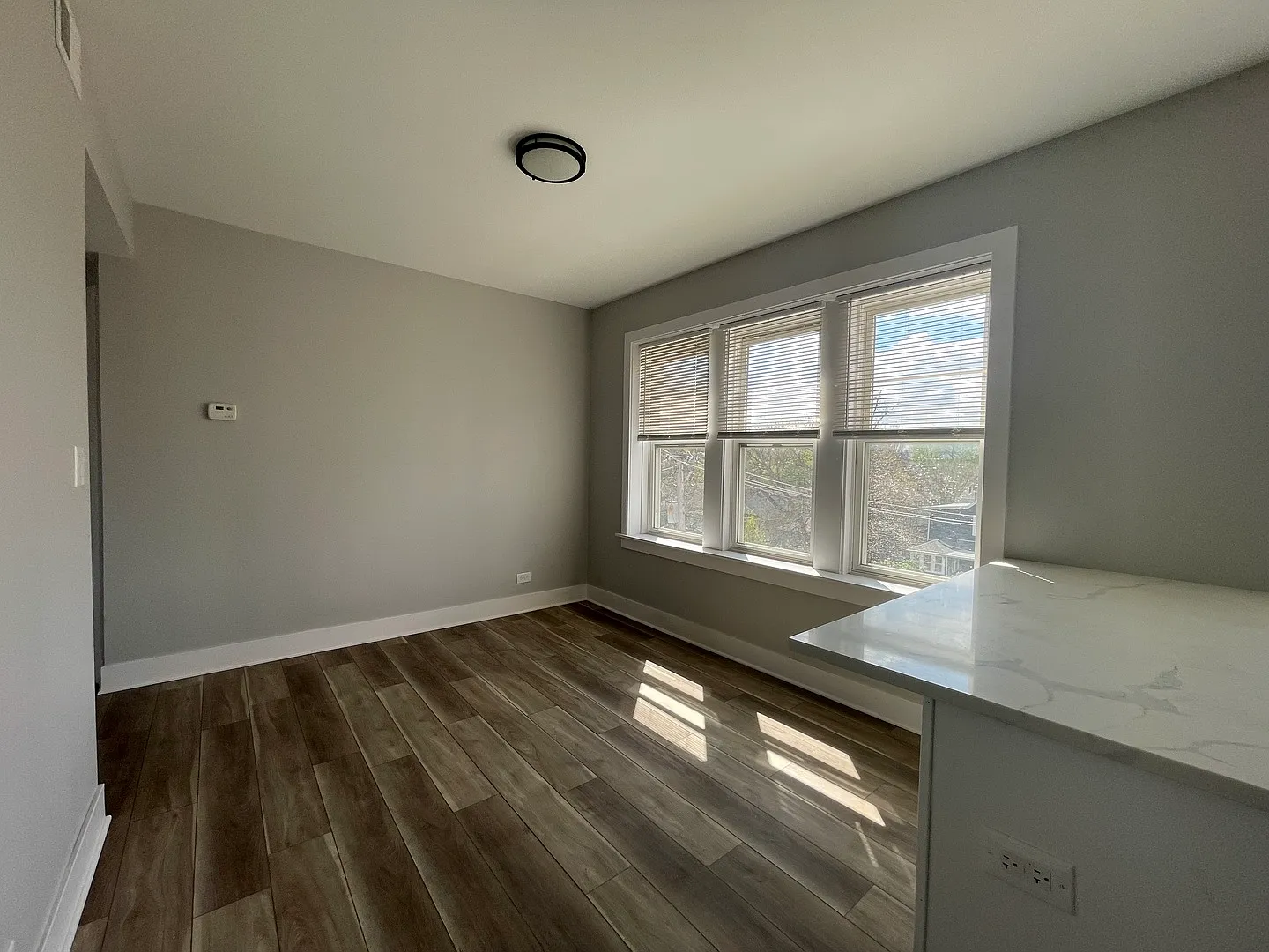 2 bed, 700 sqft, $1,900 — Photo 4