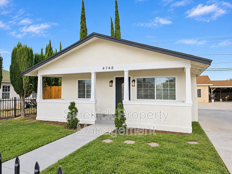 3 bed, 1.0 bath, 800 sqft, $3,200 — Photo 3