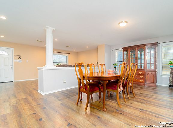 5th image of 413 Camaron Woods