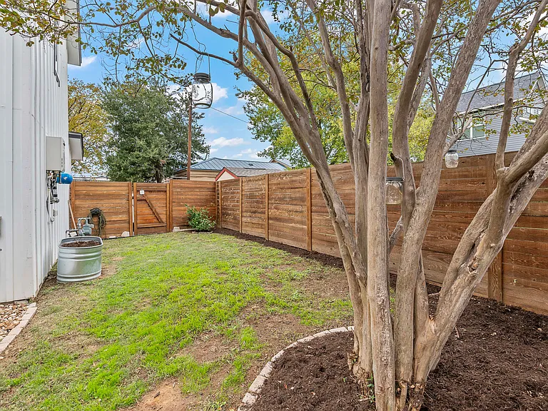 2606 Oaklawn Ave #2 — Photo 25