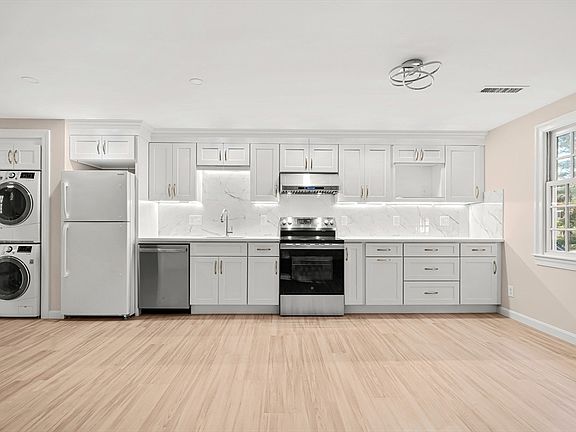3rd image of 4 Jericho Rd #4C