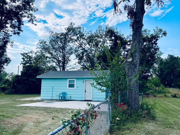 105 NE Railroad Ave #2