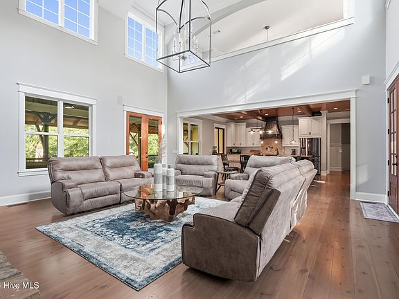 3rd image of 1141 Water Oak Drive